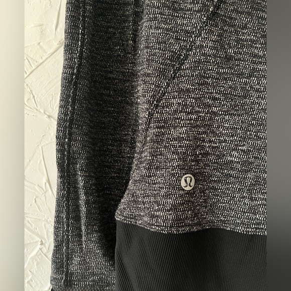 Lululemon Black/Grey Base Runner 1/4 Zip Pull-Over (Size 4) - Picture 4 of 8